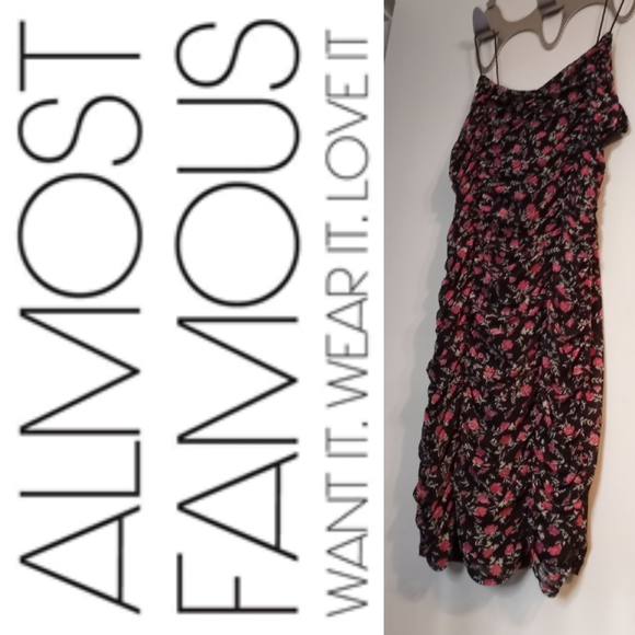 Almost Famous Dresses & Skirts - *FLASH SALE*🆕️WOT Floral Ruched Dress
